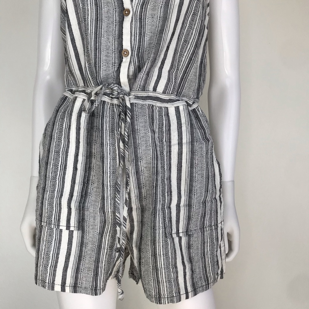 Universal Thread S Romper - Picture 3 of 14